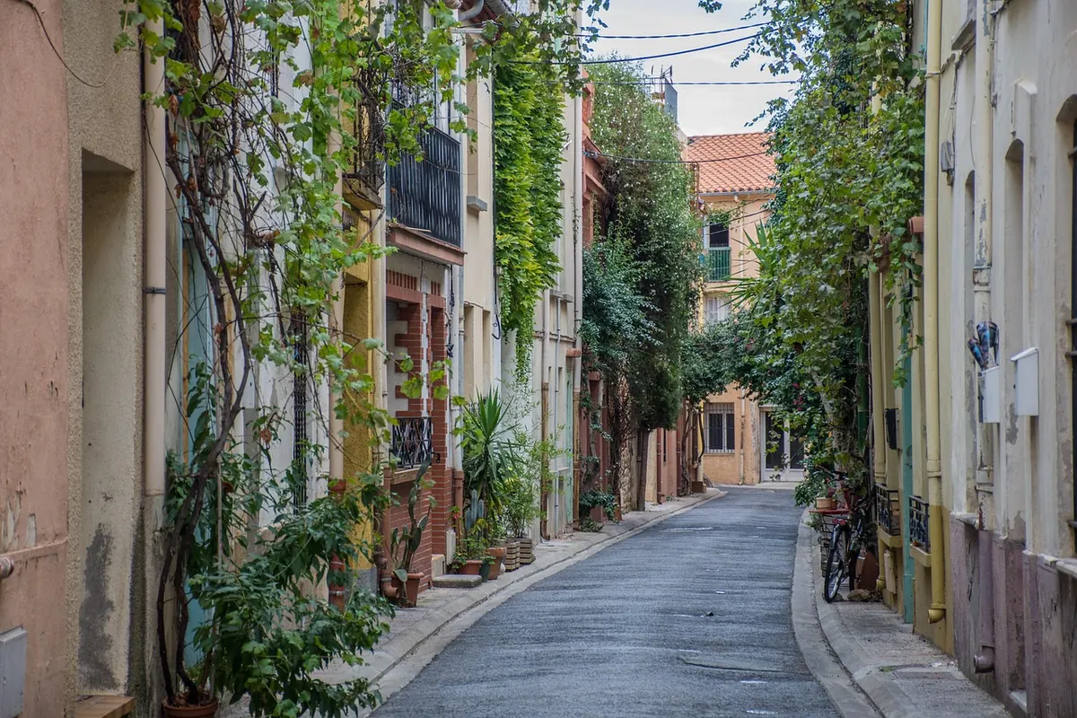 How to Choose a Neighbourhood in Mercia: A Local Guide for Buyers and Renters